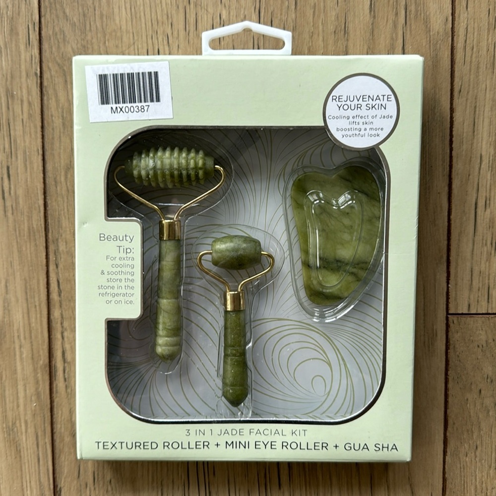NWT Vivitar 3 in 1 Jade Facial Kit